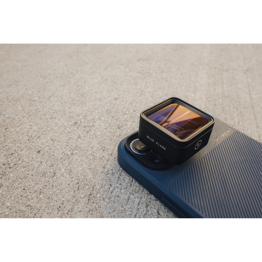 Moment 1.33x Anamorphic Lens - Blue Flare - T-Series