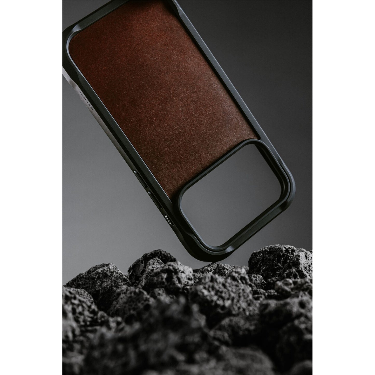 Nomad Rugged Leather Case iPhone 17 Pro Max Rustic Brown Horween