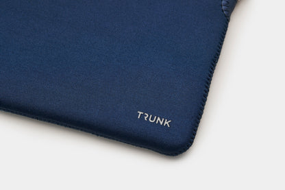 Trunk Neopren Sleeve für MacBook Air / Pro 13", Navy