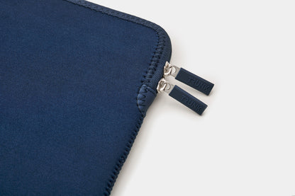 Trunk Neopren Sleeve für MacBook Air / Pro 13", Navy