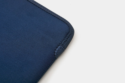 Trunk Neopren Sleeve für MacBook Air / Pro 13", Navy