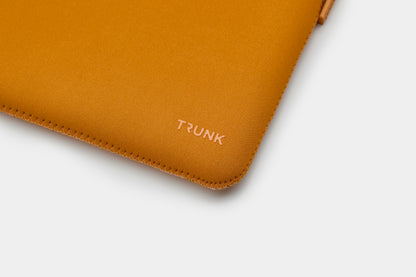 Trunk Neopren Sleeve für MacBook Air / Pro 13", Curry Yellow