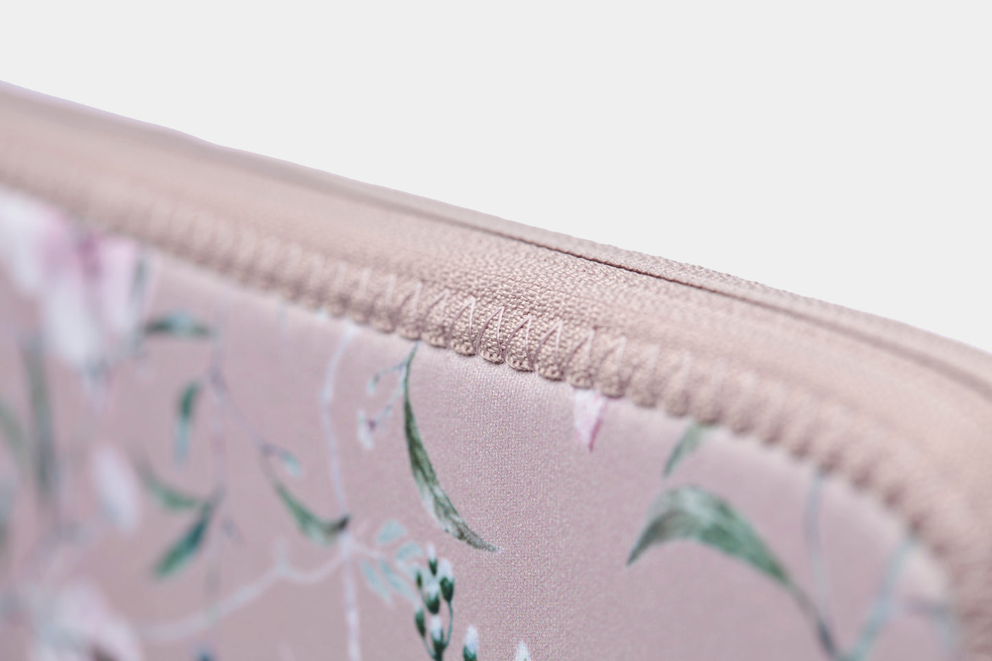 Trunk Neopren Sleeve für MacBook Air / Pro 13", Rose Flower