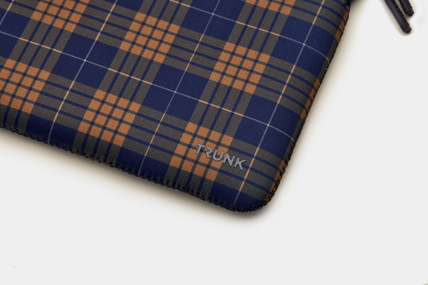 Trunk Neopren Sleeve für MacBook Air / Pro 13", Navy Tartan