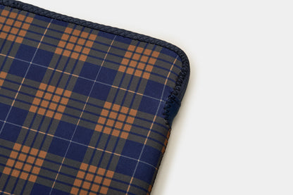 Trunk Neopren Sleeve für MacBook Air / Pro 13", Navy Tartan