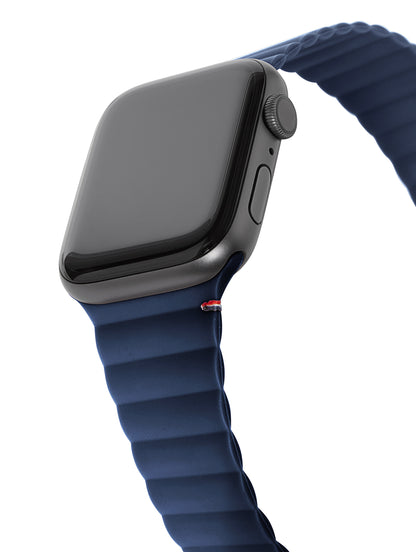 Decoded - Silicone Magnetic Traction Strap | Für Apple Watch 41/40/38mm | Navy Peony