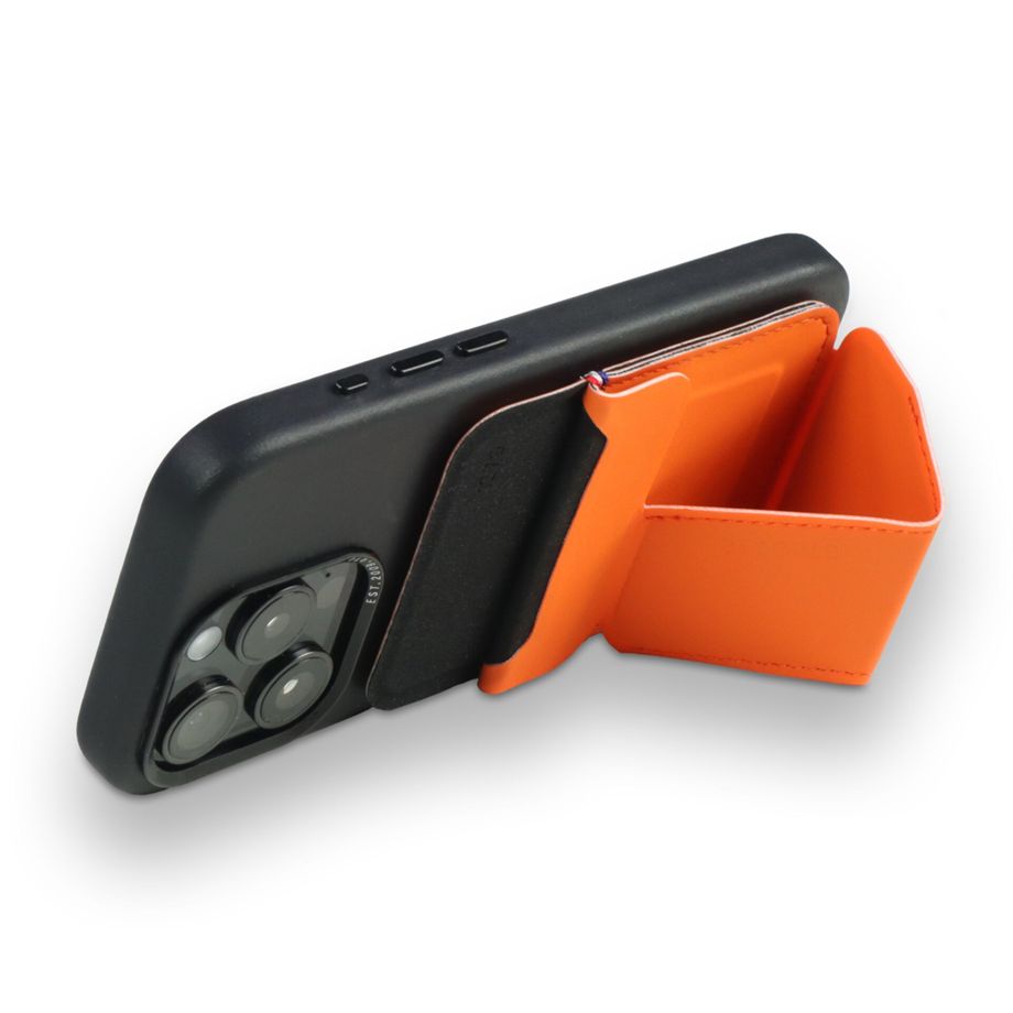 Decoded Silicone MagSafe Card Stand Sleeve Apricot Crush