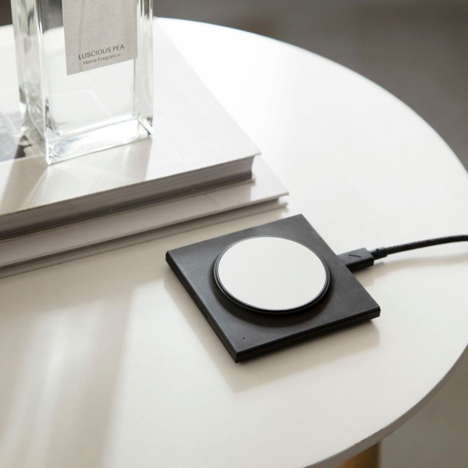 Native Union Drop Magnetic Wireless Charger Black