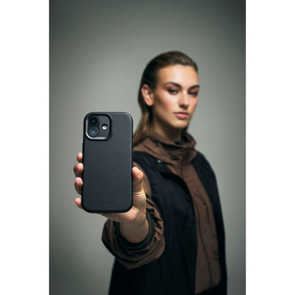 Decoded Leather Backcover iPhone 17 Black