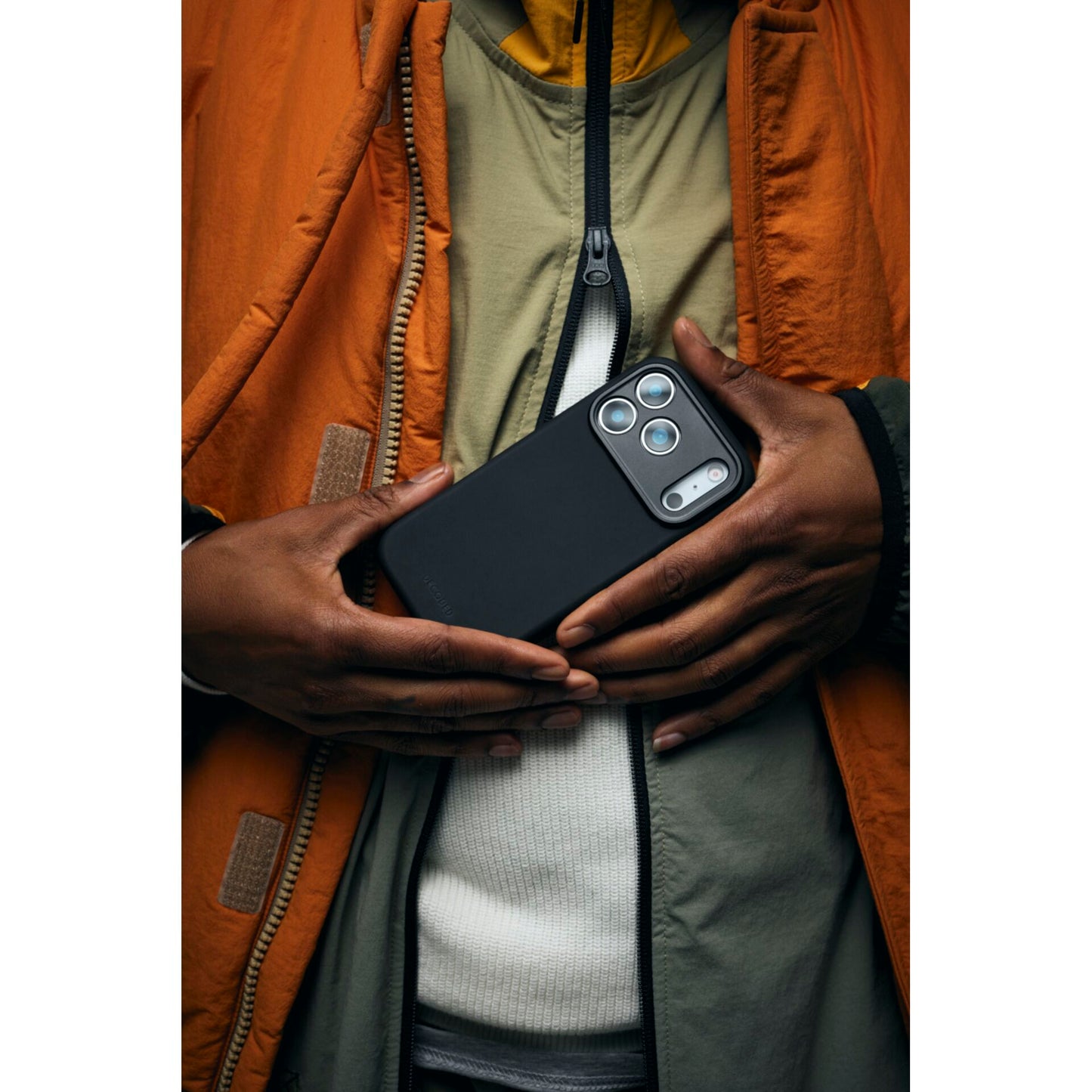 Decoded AntiMicrobial Silicone Backcover iPhone 17 Pro Phantom Black