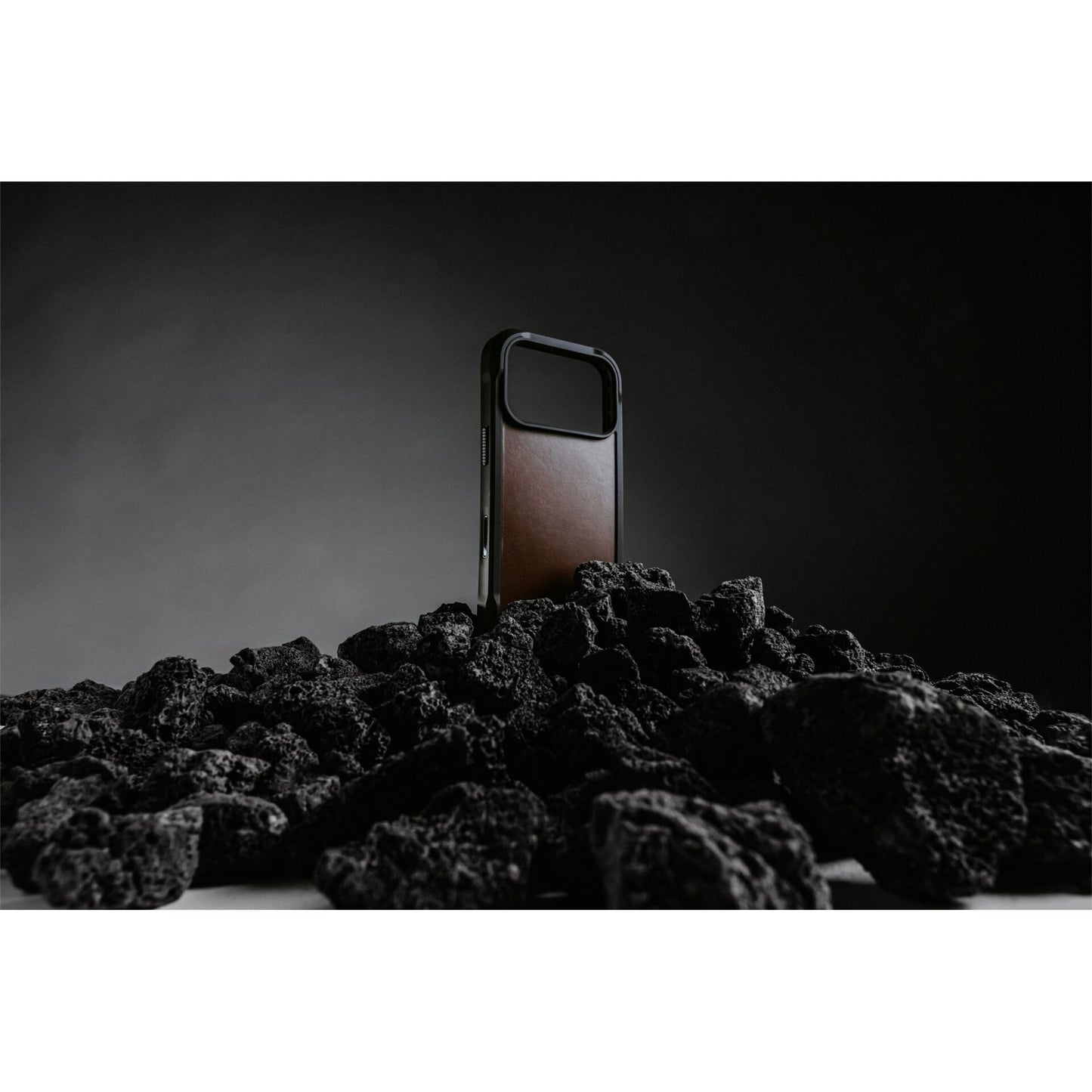 Nomad Rugged Leather Case iPhone 17 Pro Max Rustic Brown Horween