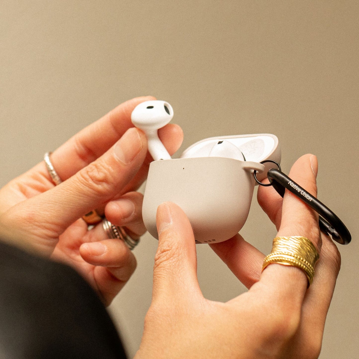 Native Union Active AirPods 4. Gen Silicone Case Sandstone