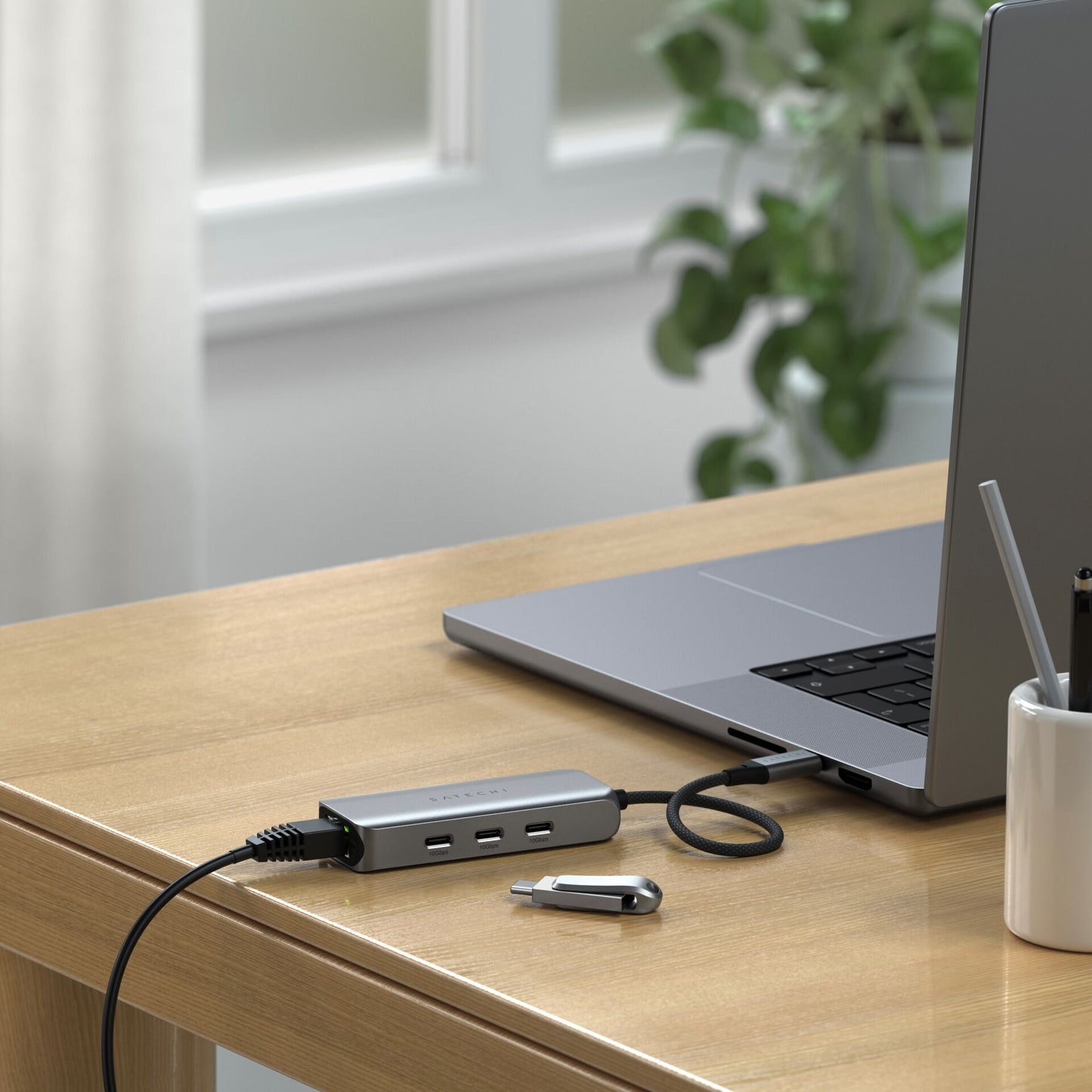 Satechi USB-C 4-Port Hub with 2.5 Gigabit Ethernet space grey