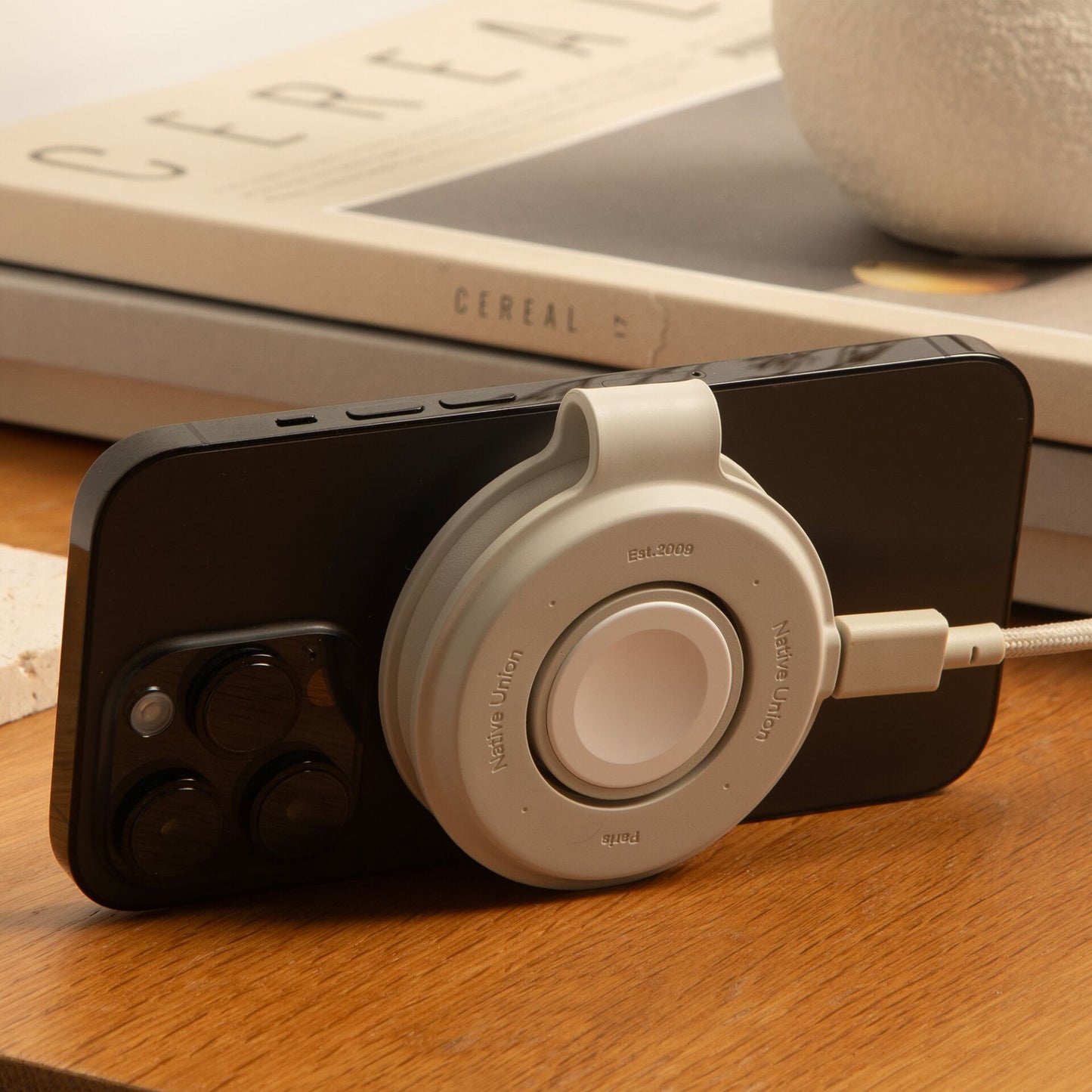 Native Union Voyage 2-in-1 Qi2 Foldable Wireless Charger Sand