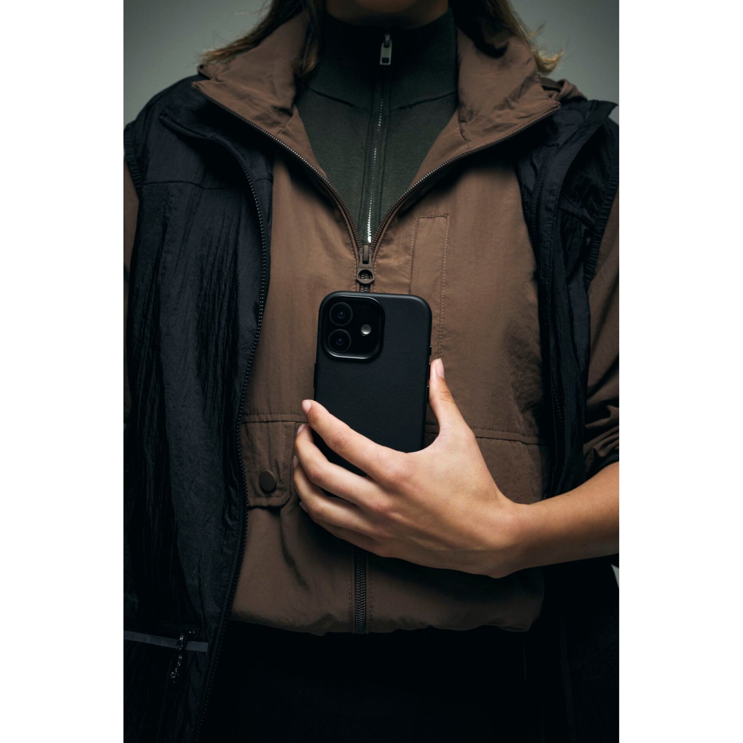 Decoded Leather Backcover iPhone 17 Black