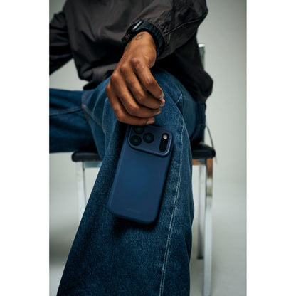 Decoded AntiMicrobial Silicone Backcover iPhone 17 Pro True Navy