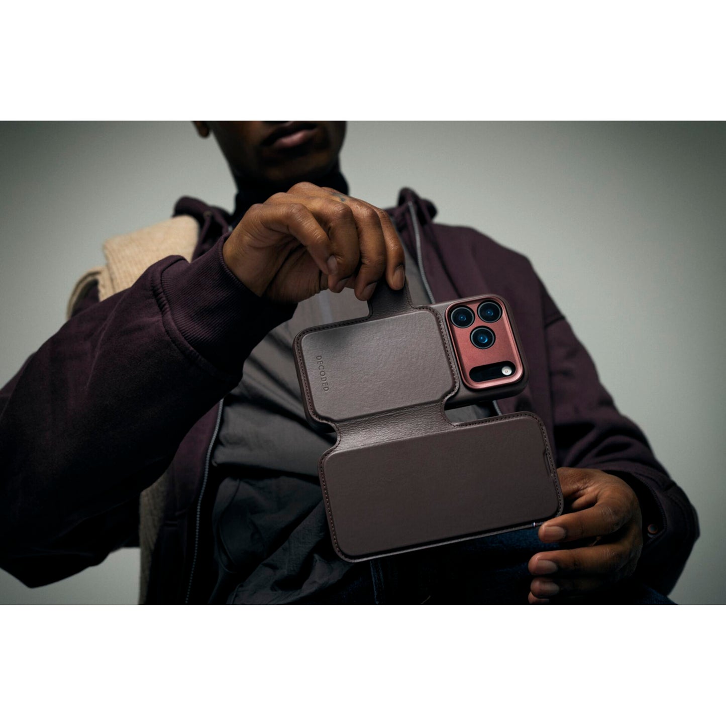 Decoded Leather Detachable Wallet iPhone 17 Pro Max Brown