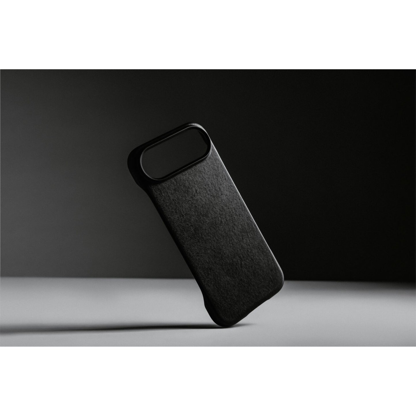 Nomad Traditional Leather Case iPhone 17 Air Black Horween