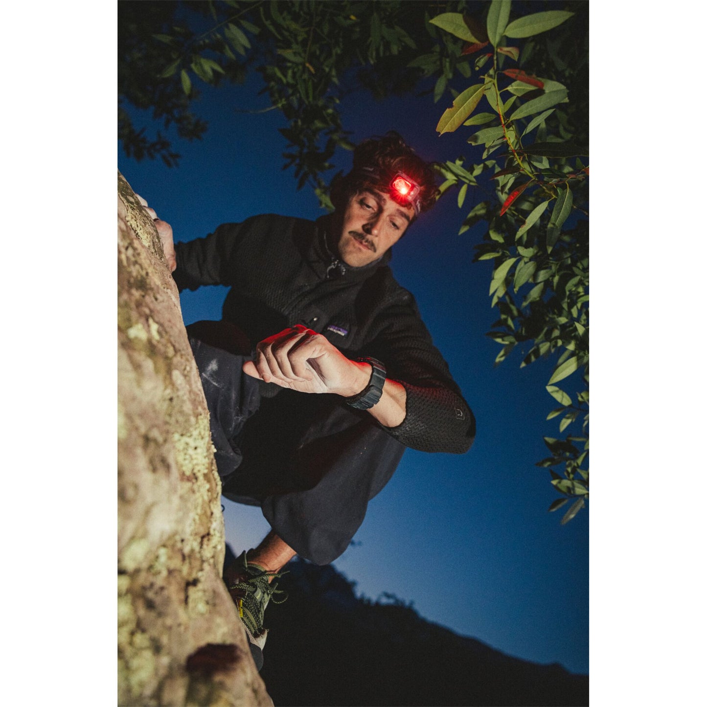 Nomad Rocky Point Band 46/49mm Carbon Black Connector Black