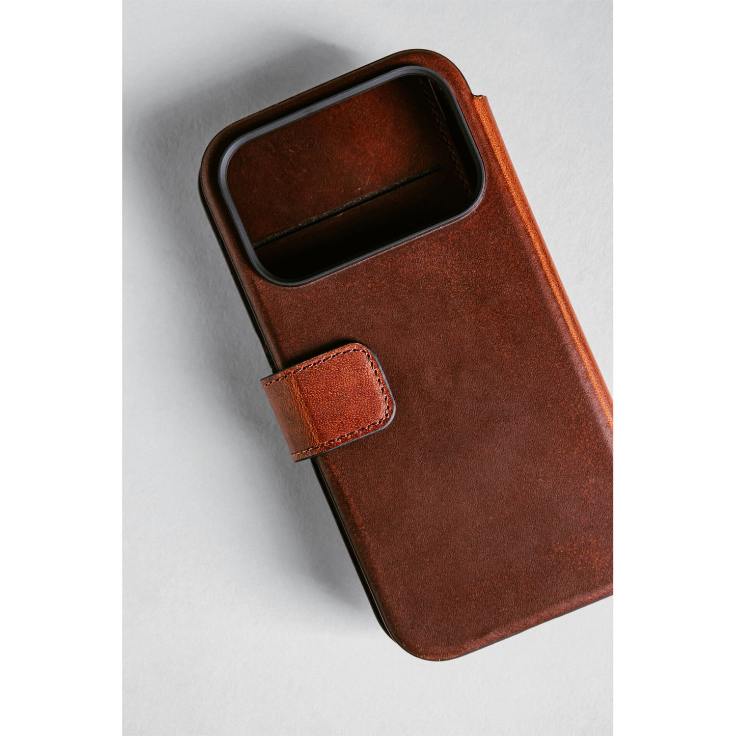 Nomad Modern Leather Folio iPhone 17 Pro Max Olde Dublin Horweed