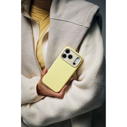 Decoded AntiMicrobial Silicone Backcover iPhone 17 Pro Yuma Yellow