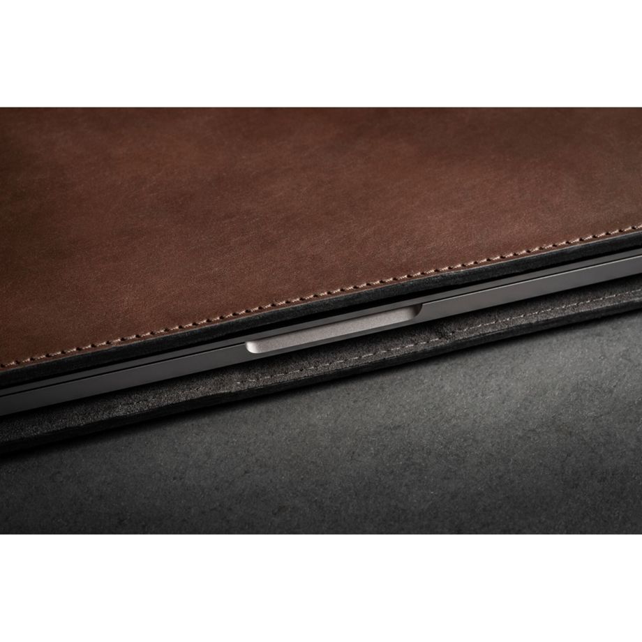 Nomad MacBook Pro Sleeve Rustic Brown Leather 16-Inch