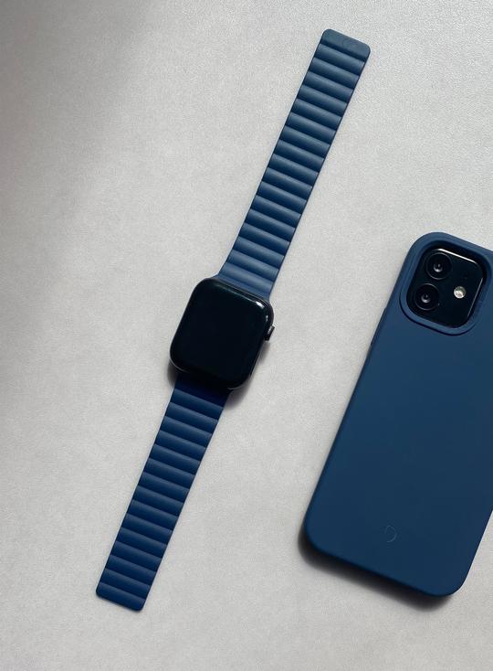 Decoded - Silicone Magnetic Traction Strap | Für Apple Watch 49/45/44/42mm | Navy Peony